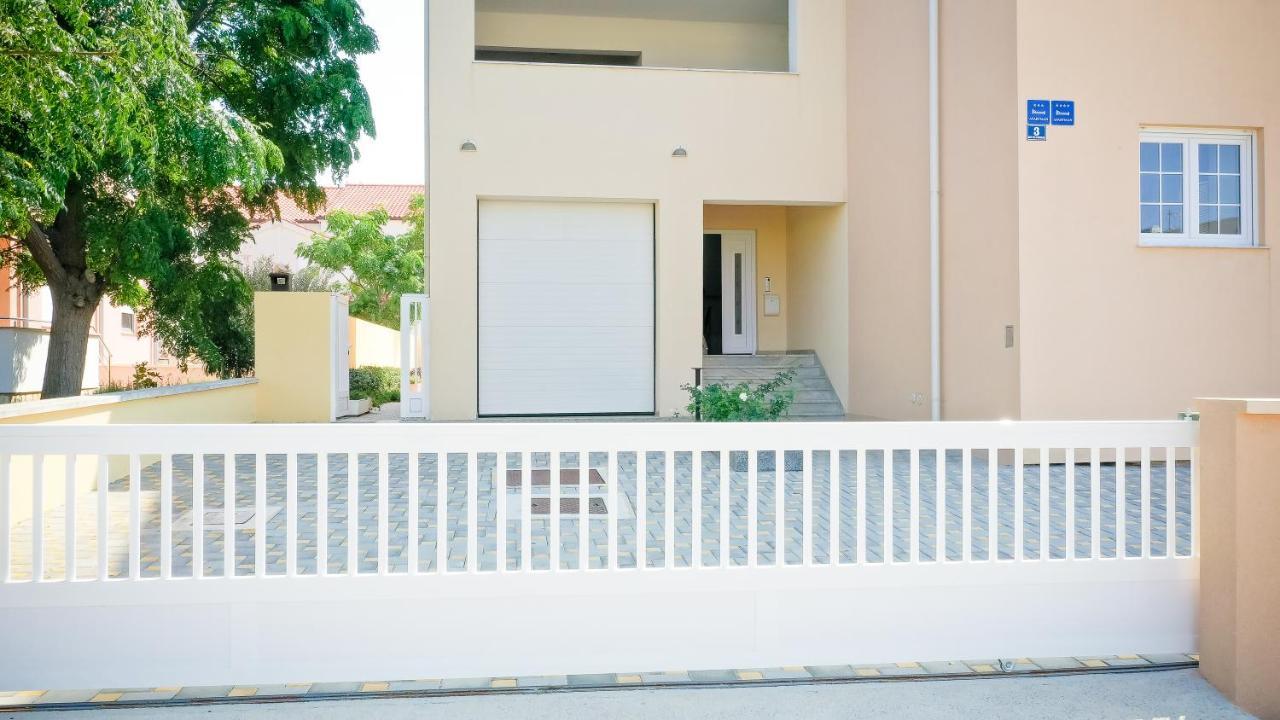 Apartments Sandrina Vrsi Exterior foto