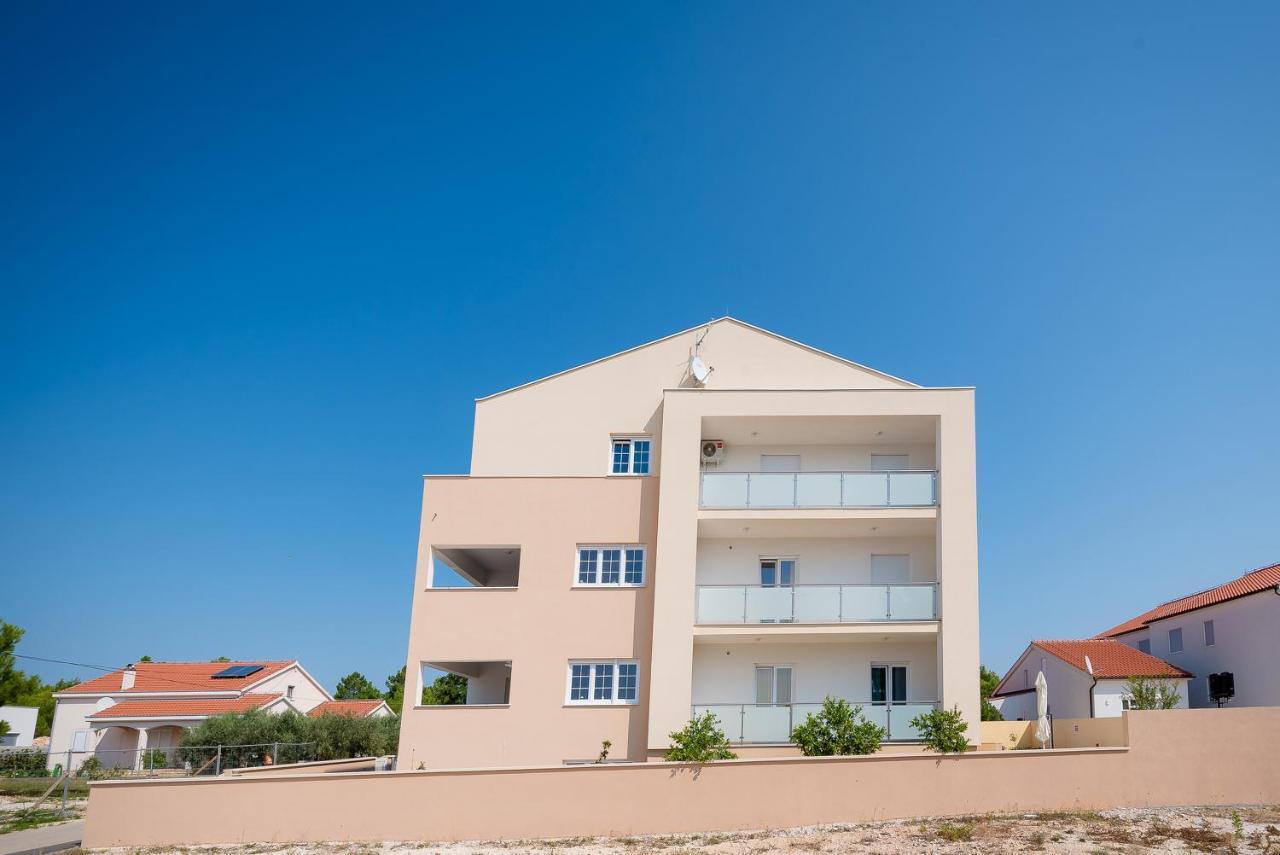Apartments Sandrina Vrsi Exterior foto